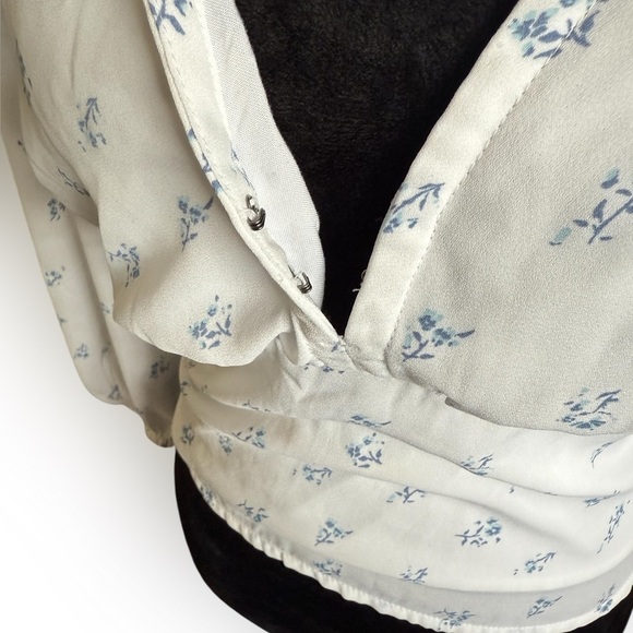 Abercrombie & Fitch Blue Floral Smocked Waist Blouse - Size S - Picture 2 of 4